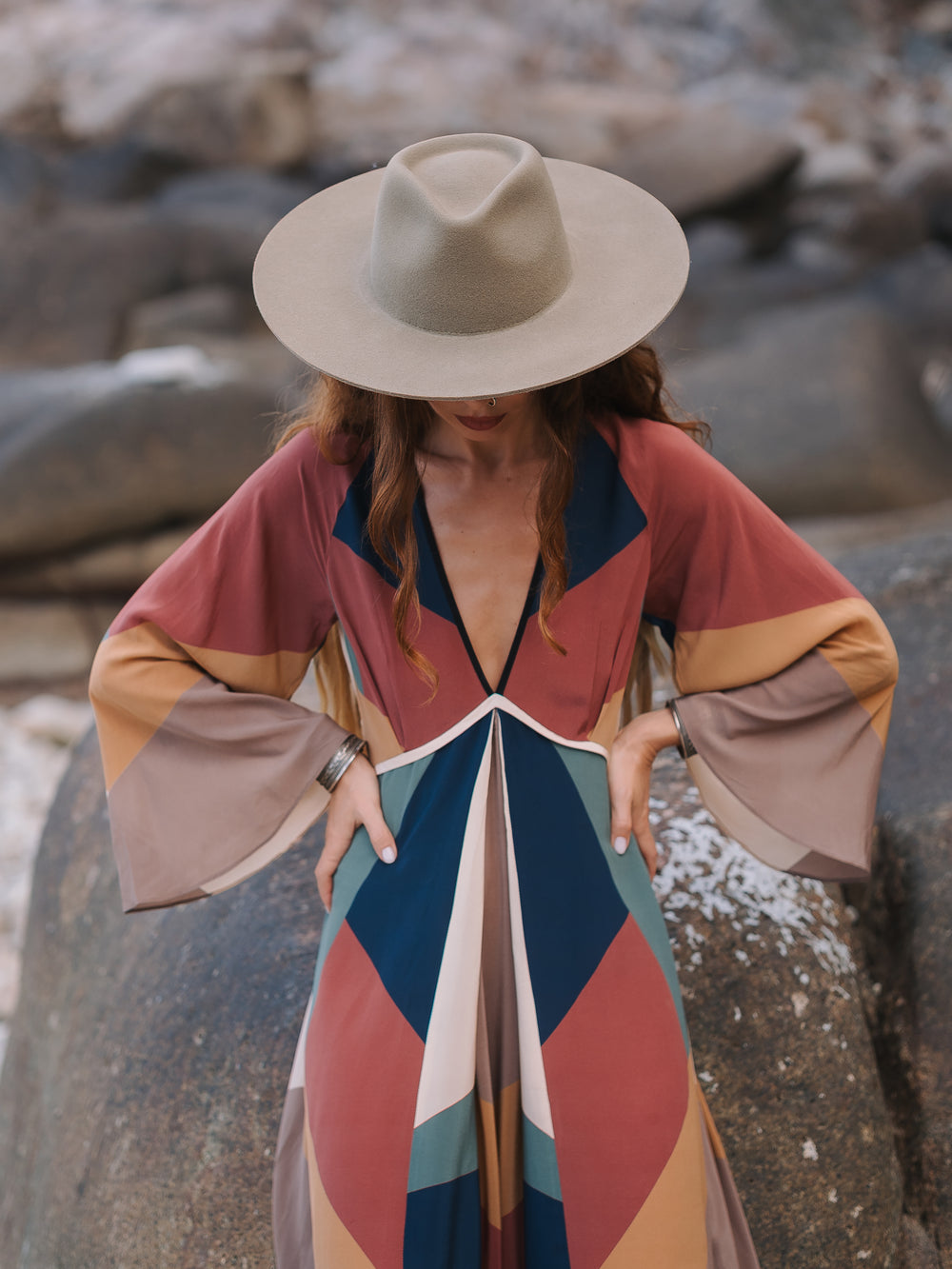 ILLUMINATION DRESS COVE