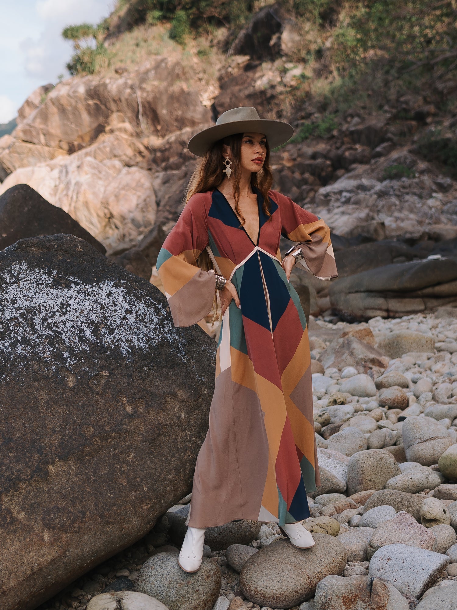 ILLUMINATION DRESS COVE